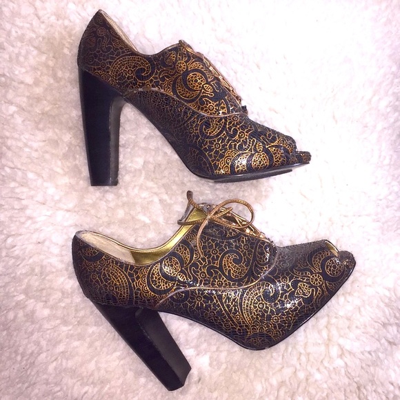 Zinc  Peep Toe Platform Heel Pumps - Picture 3 of 9